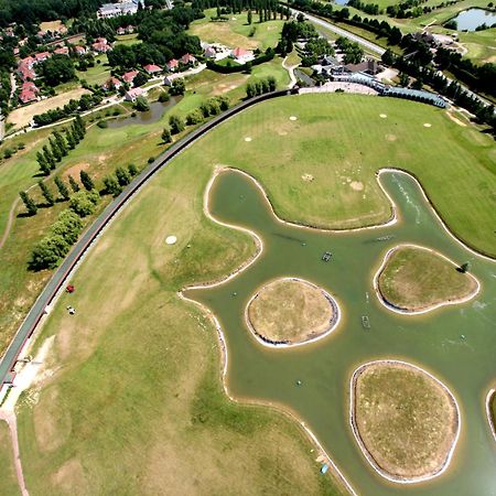 Golf Hotel De Mont Griffon Luzarches Kültér fotó