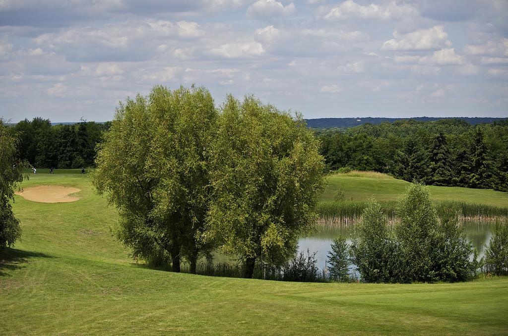 Golf Hotel De Mont Griffon Luzarches Kültér fotó