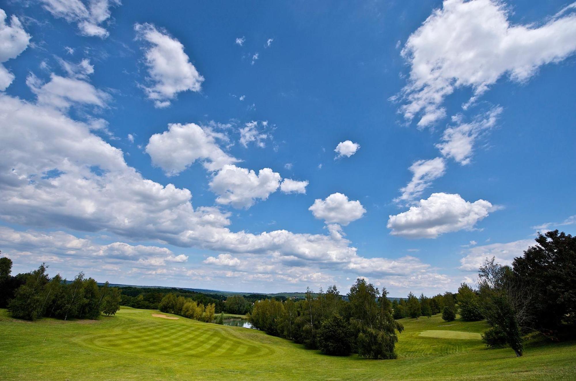 Golf Hotel De Mont Griffon Luzarches Kültér fotó