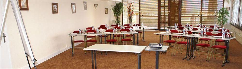Golf Hotel De Mont Griffon Luzarches Kültér fotó