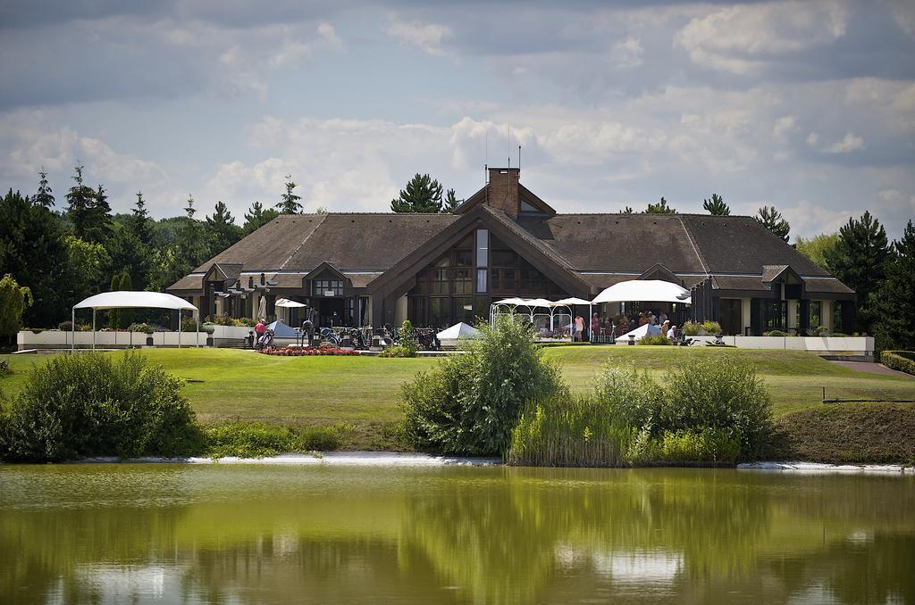 Golf Hotel De Mont Griffon Luzarches Kültér fotó