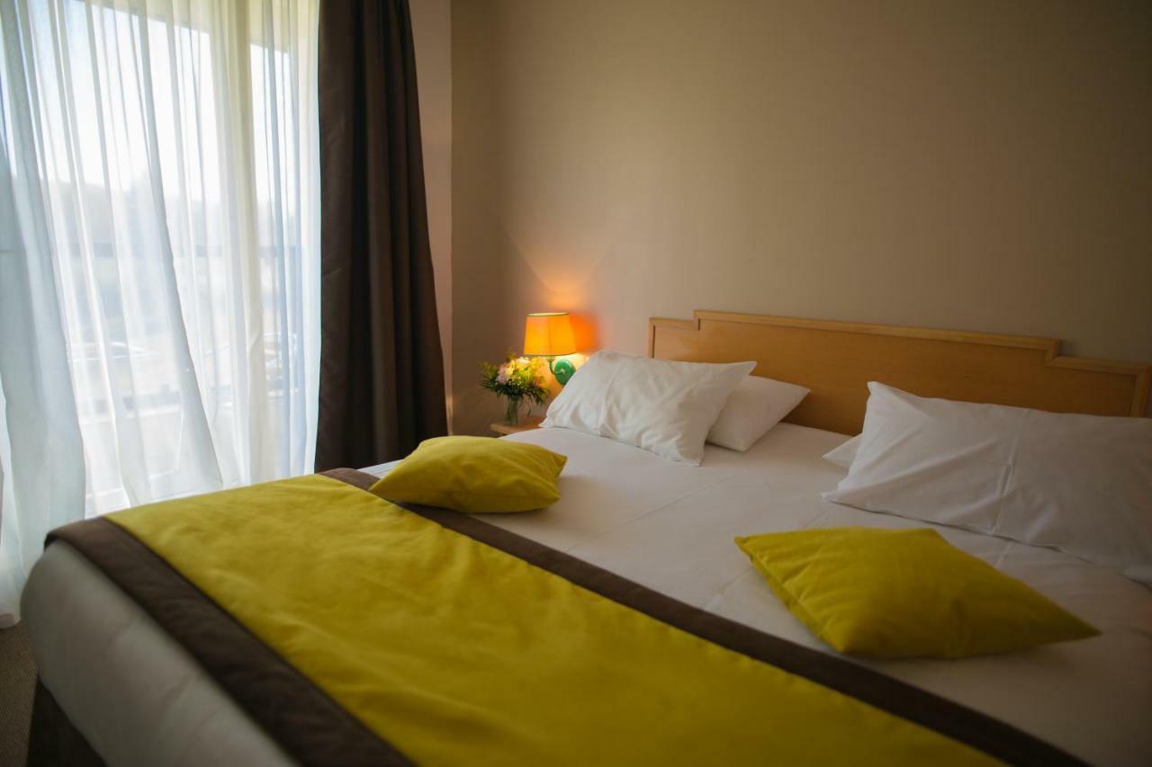 Golf Hotel De Mont Griffon Luzarches Kültér fotó