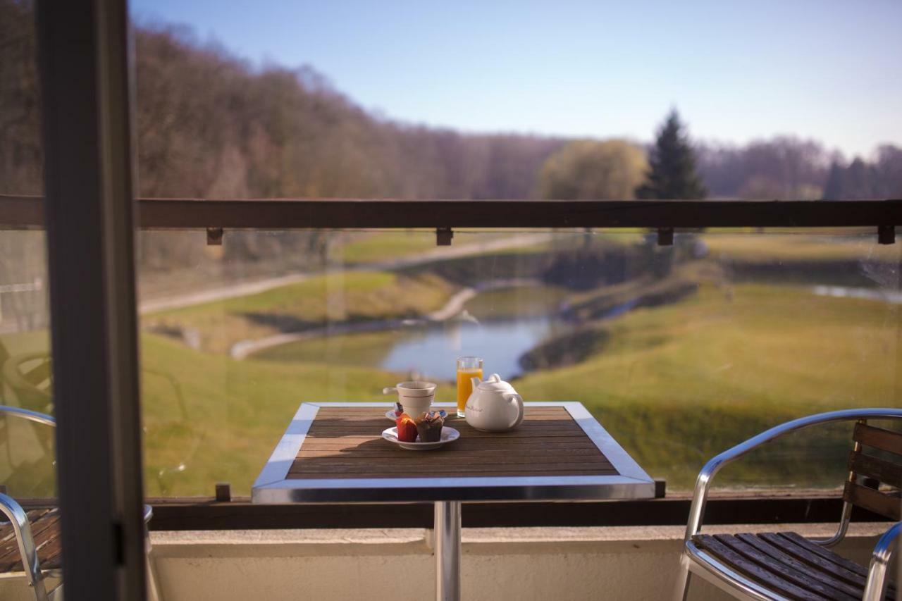 Golf Hotel De Mont Griffon Luzarches Kültér fotó